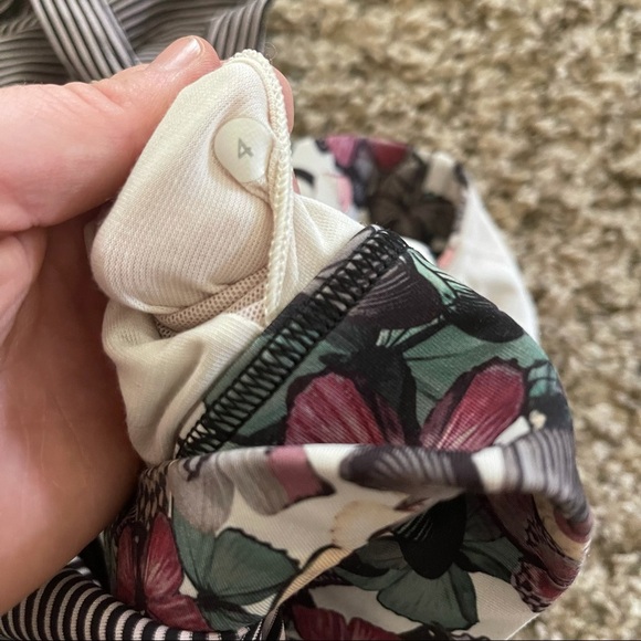 Lululemon• Super Sport Tank Bra Butterfly - Picture 9 of 12